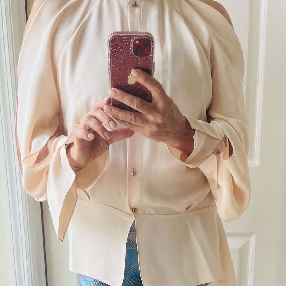 ROLAND MOURET Haynes Cold shoulder Long Sleeve 100% Silk Blouse.